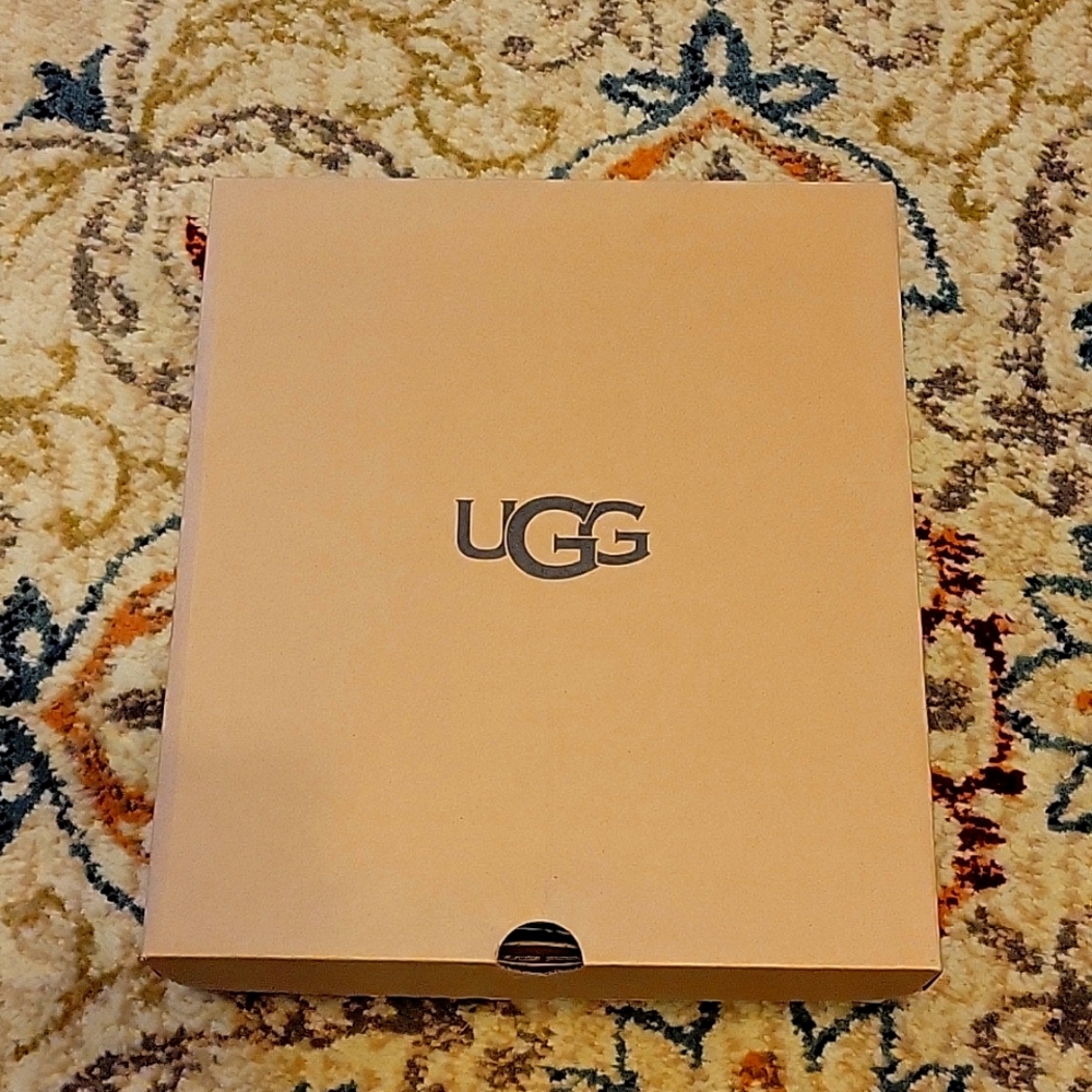 UGG BOOTS